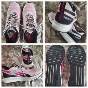 Ladies Reebok Size 10 Sneakers NIB